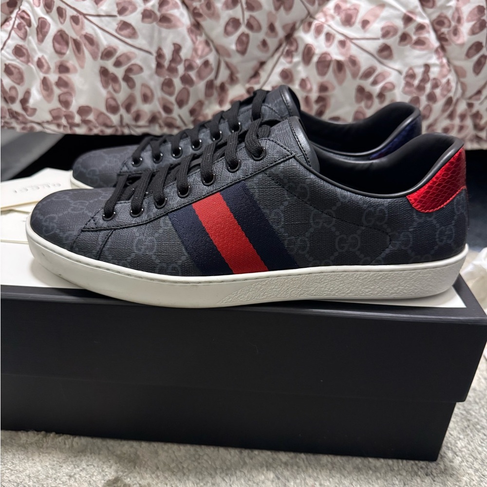 Gucci Ace Supreme Black/BRB/Nero Sneakers with Red and Blue Accents men’s 9.5
